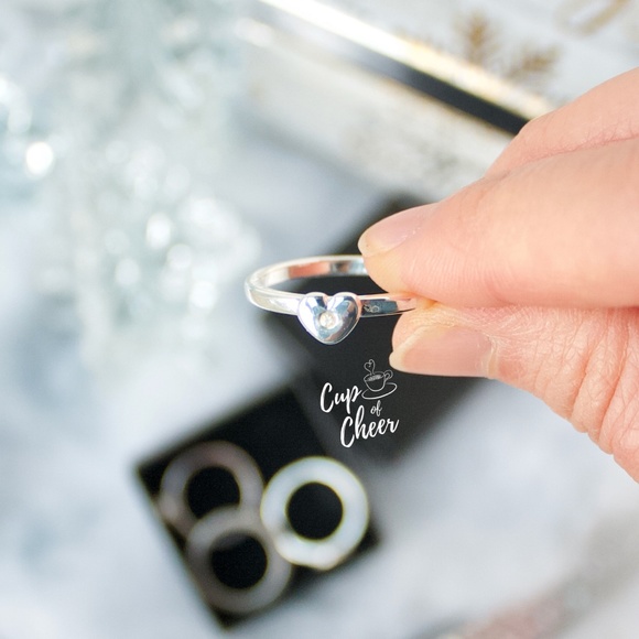 ✨2/$30 ❄️Avon Chic Stackable Ring Set + free gift! - Picture 5 of 9